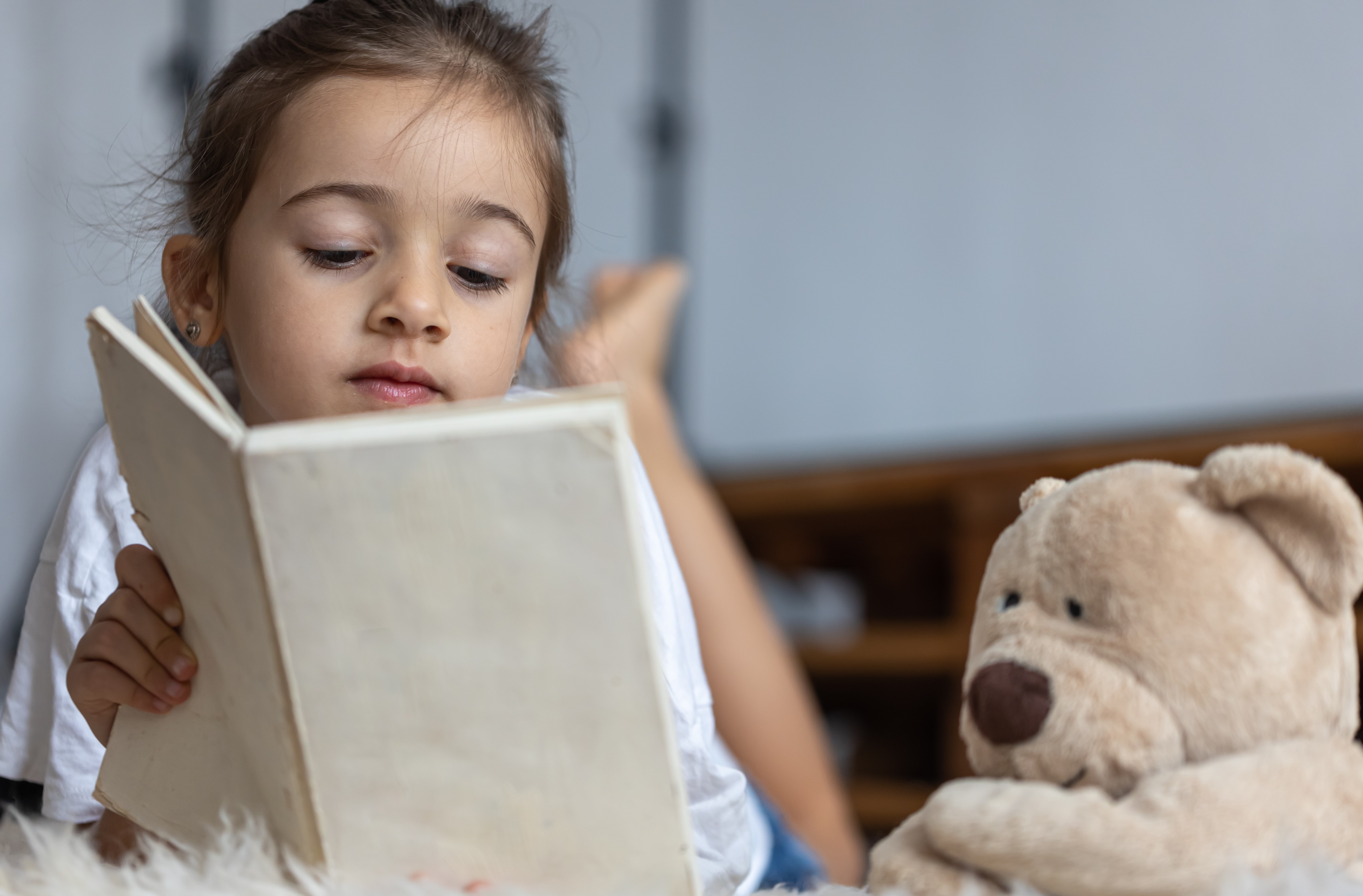 A student taking notes from the poem book for young students