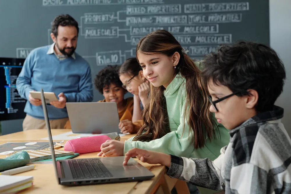 Teaching Visualization to Elementary Students Step-by-Step